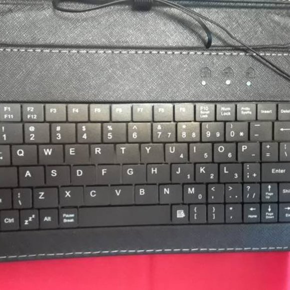 BRAND NEW Universal 7 inch Tablet Case with PC Keyboard and Flip Stand, Black - Picture 2 of 9